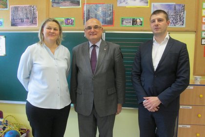 Посланик Емил Ялнъзов посети основно училище "Христо Ботев" във Варшава 